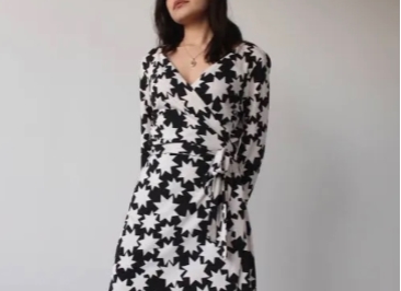 DIANE VON FURSTENBERG Julian Two Wrap Dress Silk Jersey Size XXS Star Print